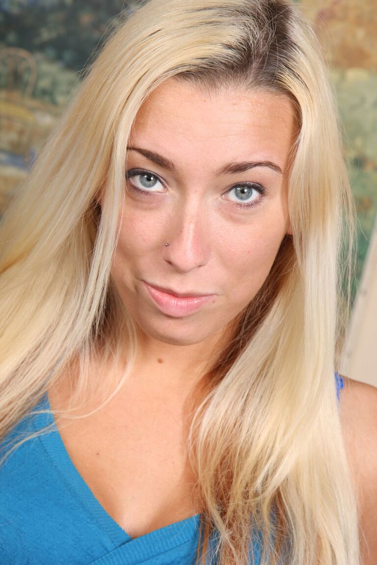 15P Blonde chick Jessica Woods performs a striptease prior to a POV blowjob