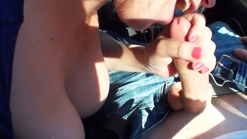 16P La prostituta rubia Alice Frost chupa una polla en el asiento delantero del coche