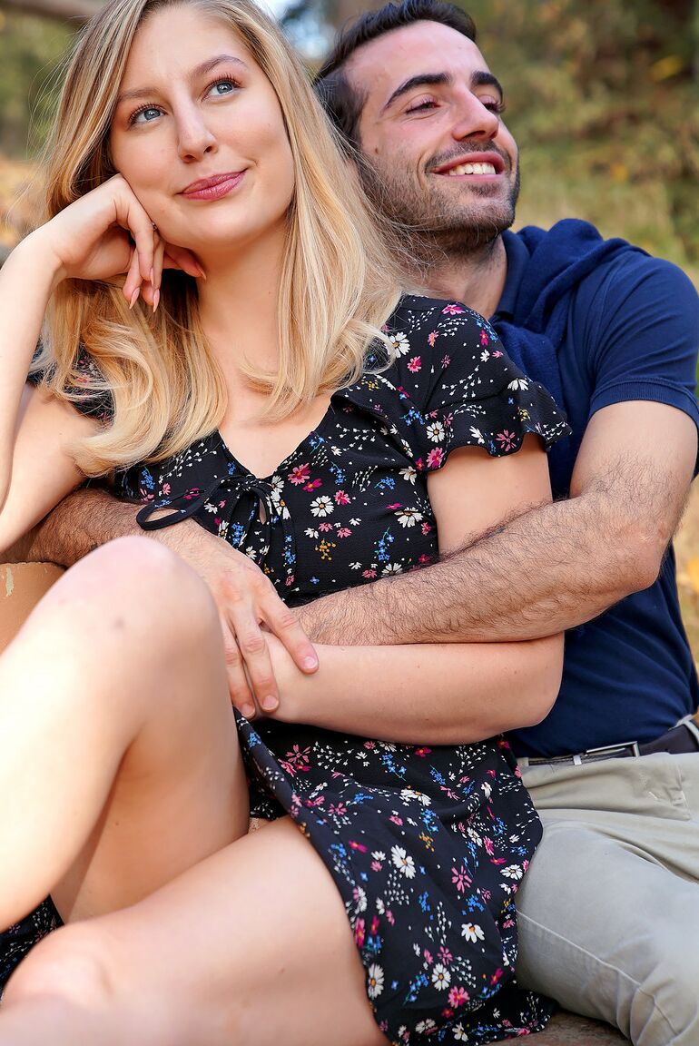 21P La jolie blonde Lila Fray se laisse séduire et baiser durement par son petit ami