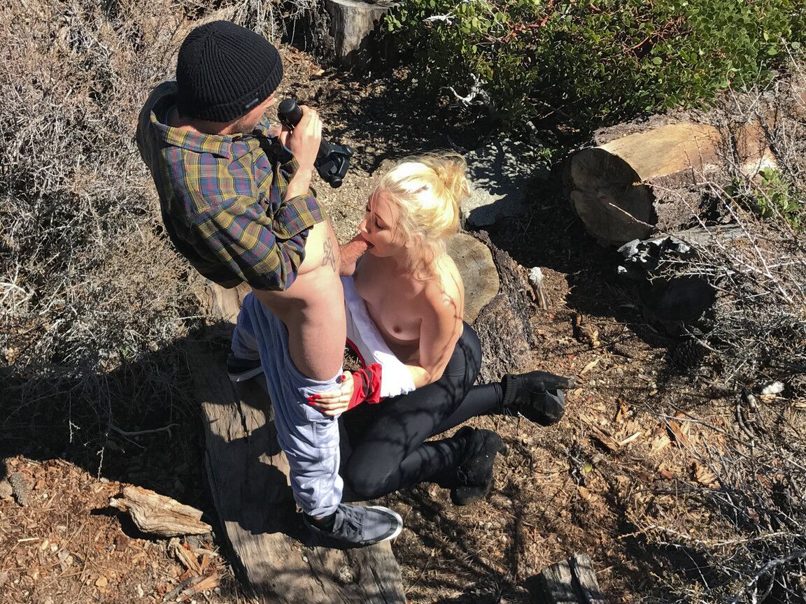 17P Cutie Sierra Nicole hace una mamada al aire libre