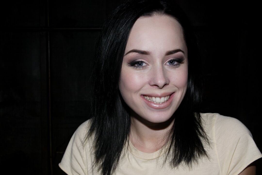 16P Die erstaunliche Alexa Von Tess neckt mit ihren Füßen und ihrem sexy Hintern im Höschen