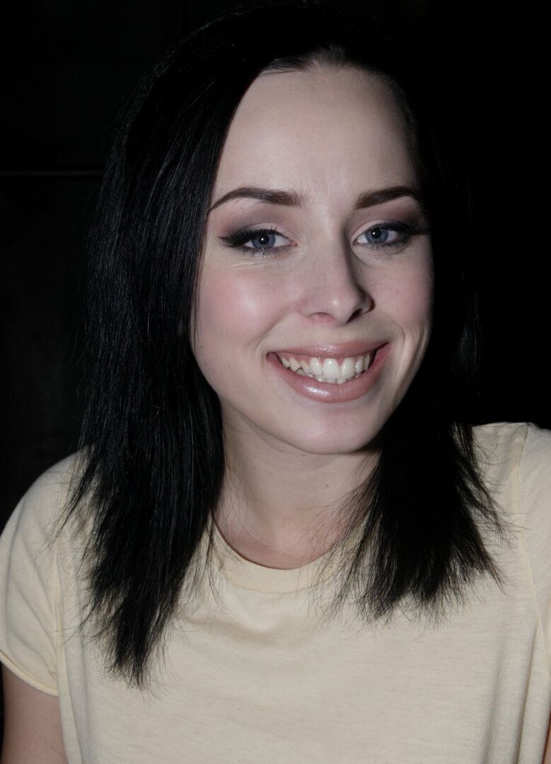 16P Die erstaunliche Alexa Von Tess neckt mit ihren Füßen und ihrem sexy Hintern im Höschen
