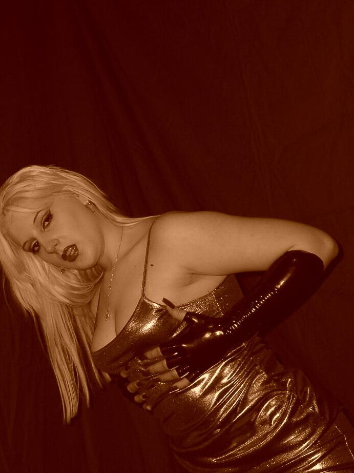 16P The Silver dress ClásicoRubias,Fetiche,Tetas pequeñas