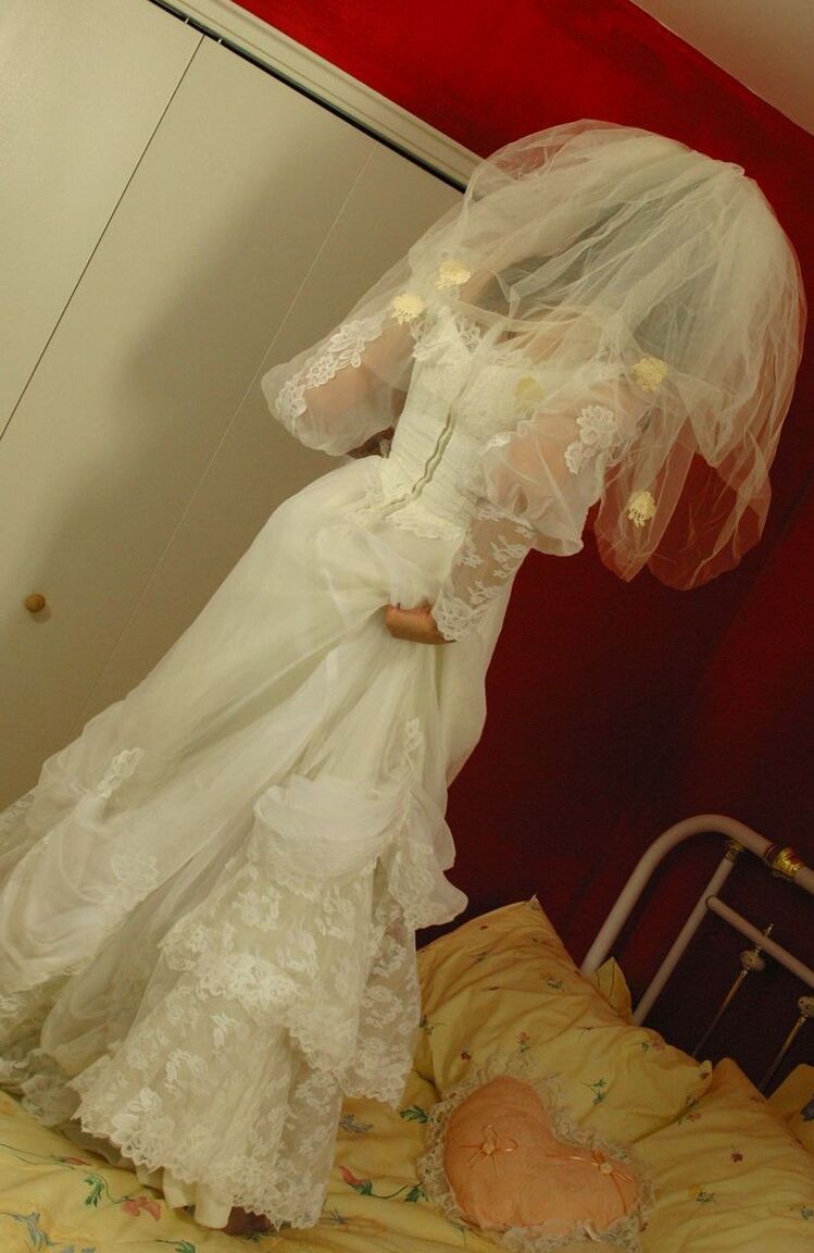 12P Novia caliente Miss Abigail en medias