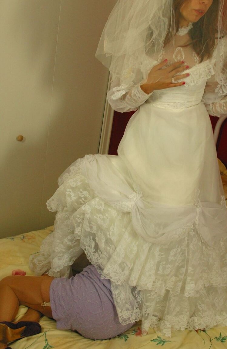 12P Novia caliente Miss Abigail en medias