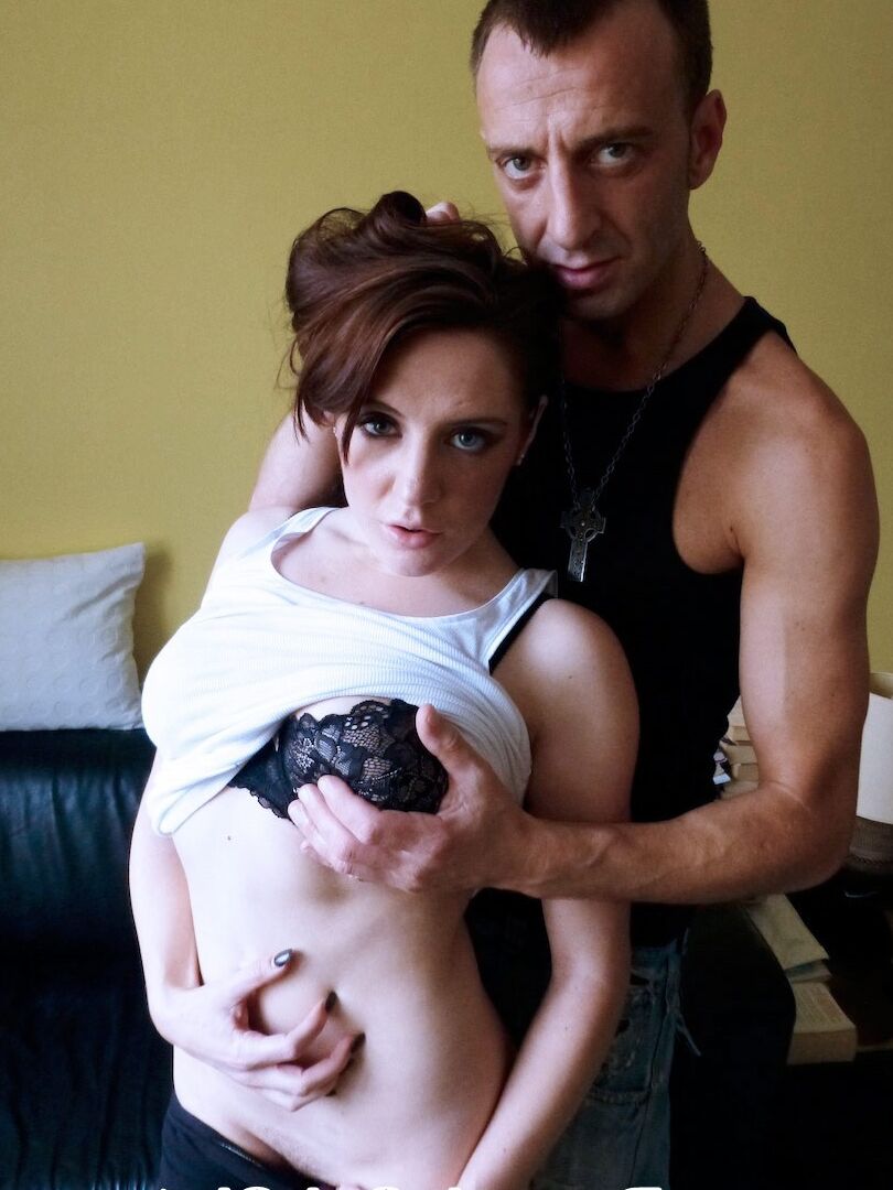 16P Amateur-Euroschlampe Samantha Bentley in Shorts