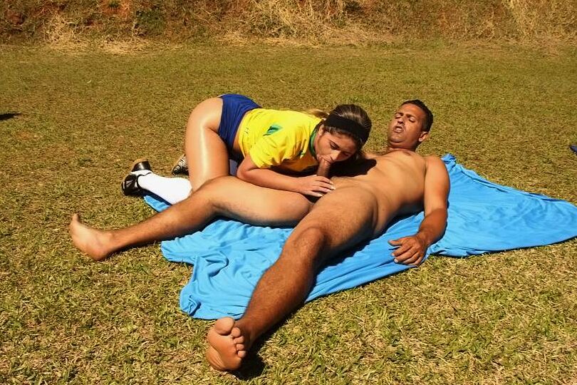 16P Latina girl Fernenda sucks off her guy on soccer field in her uniform
