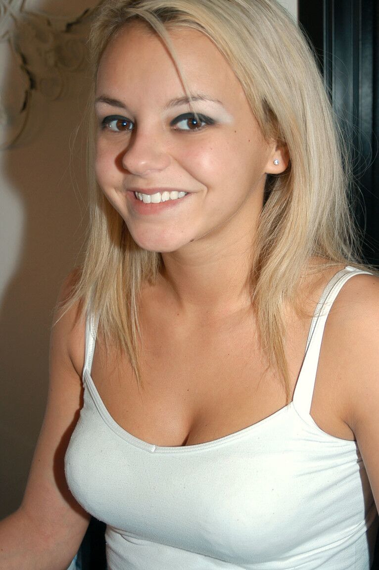 17P Cute blonde Bree Olson shows her natural tits while changing behind the scenes