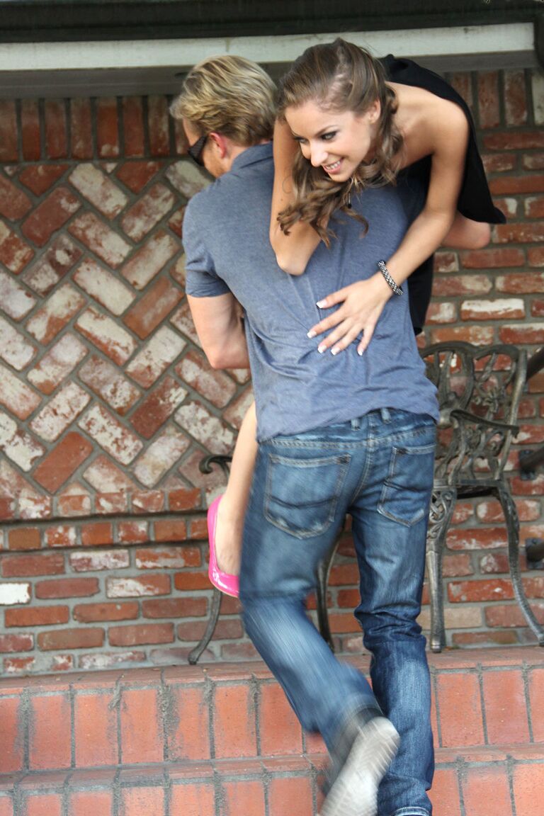 21P Ryan Madison brings turned-on Presley Hart to his home and fucks on the floor