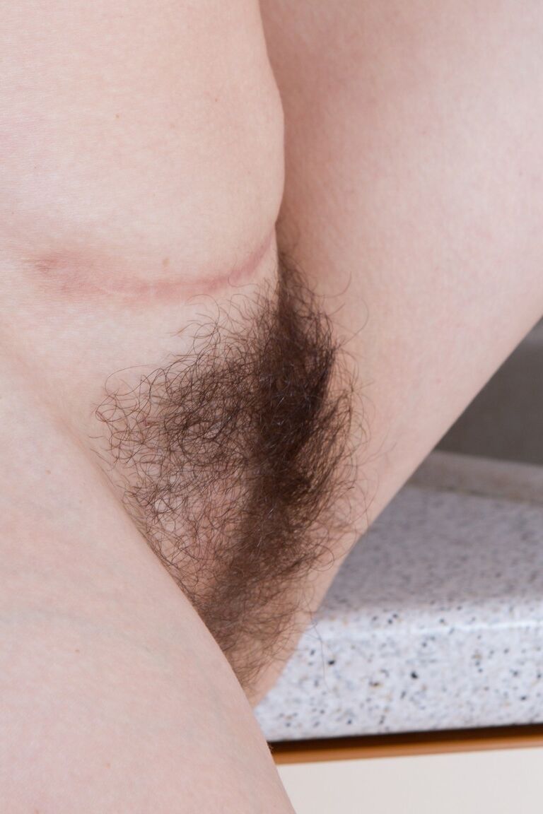 18P La rubia alta Aivha se abre