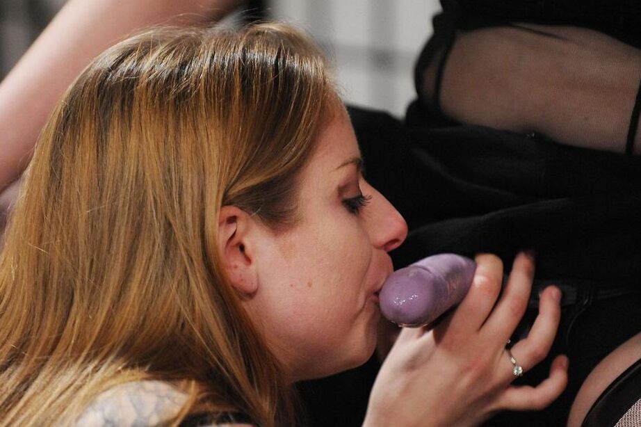 16P Amantes se espancam e fazem sexo com um pau de cinta