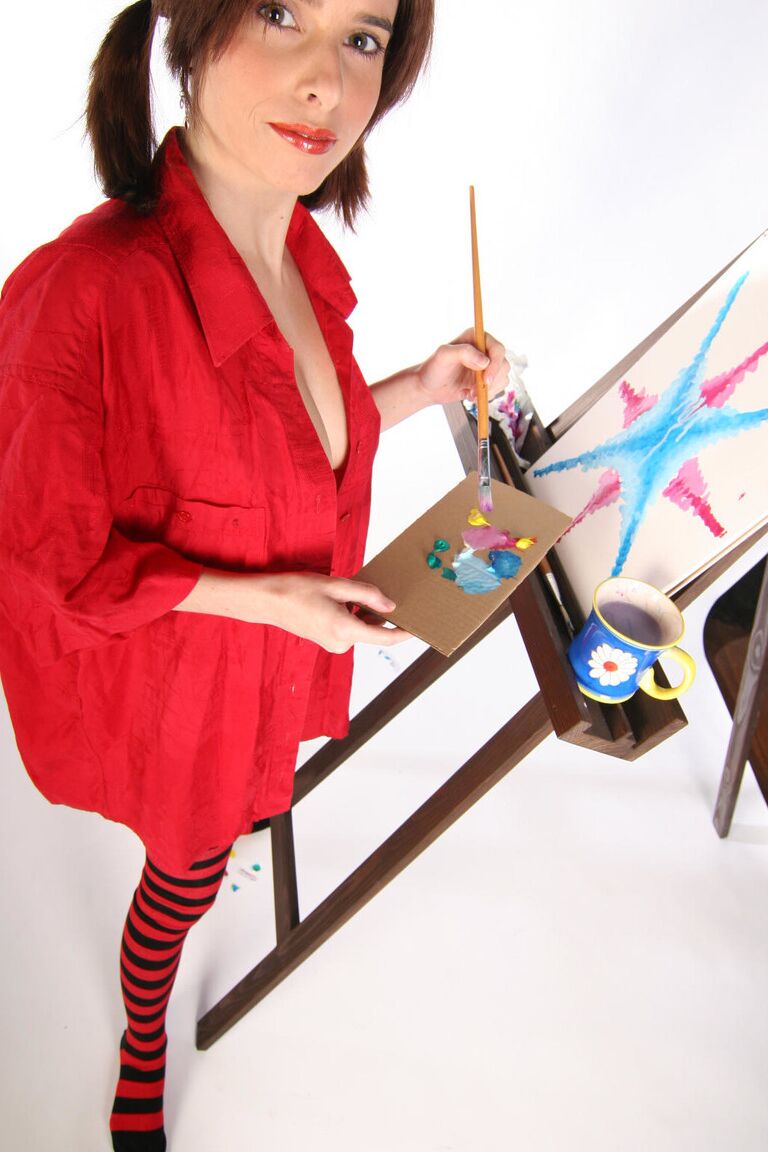 16P Amateur model gets naked in striped thigh highs while painting at an easel