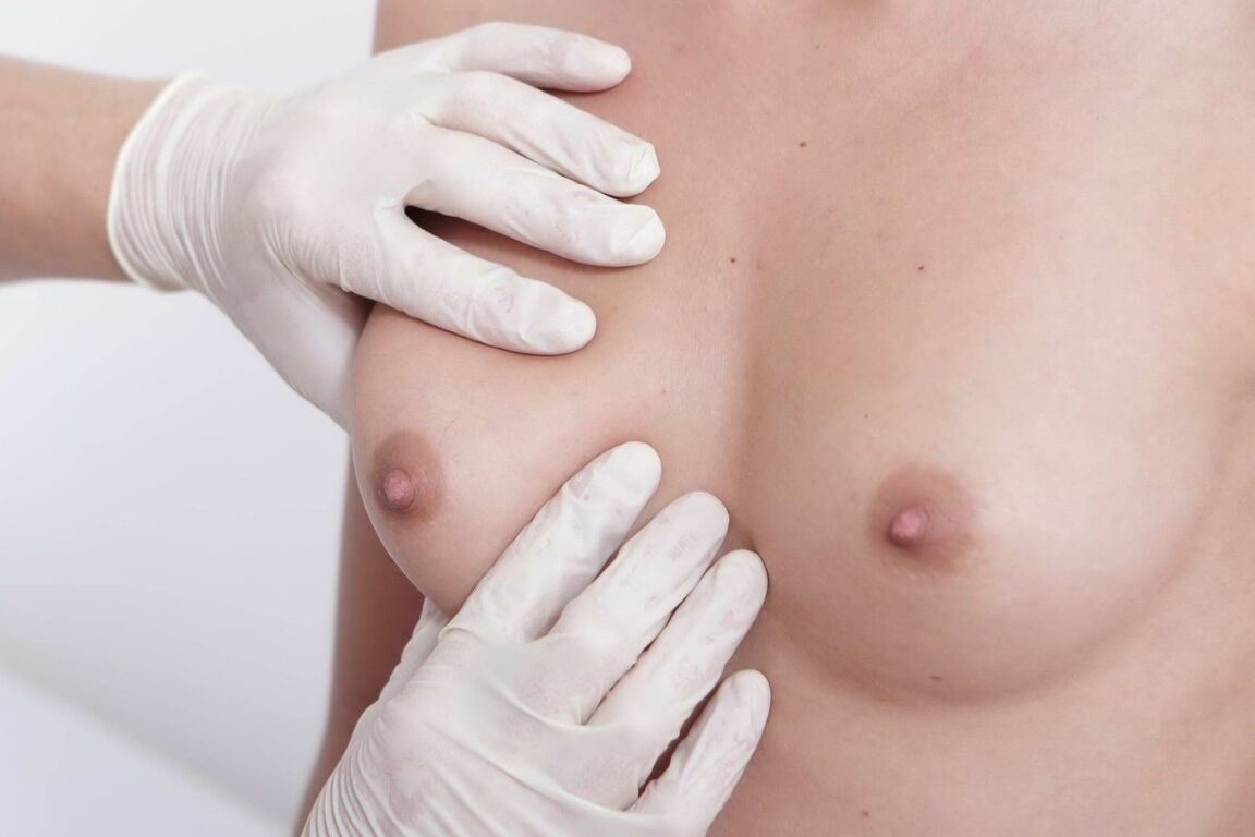 16P A adolescente de cabelos escuros Albina tem relações sexuais com seu ginecologista