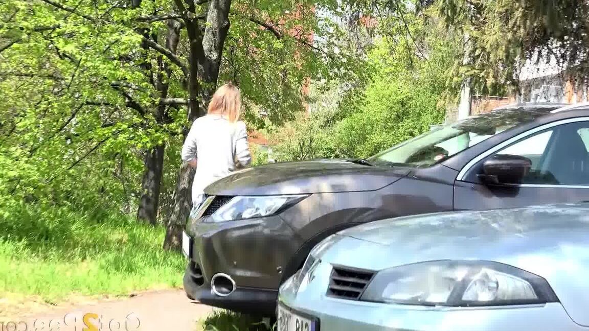 15P Hidden spy cam captures a girl taking a badly needed piss in the car park