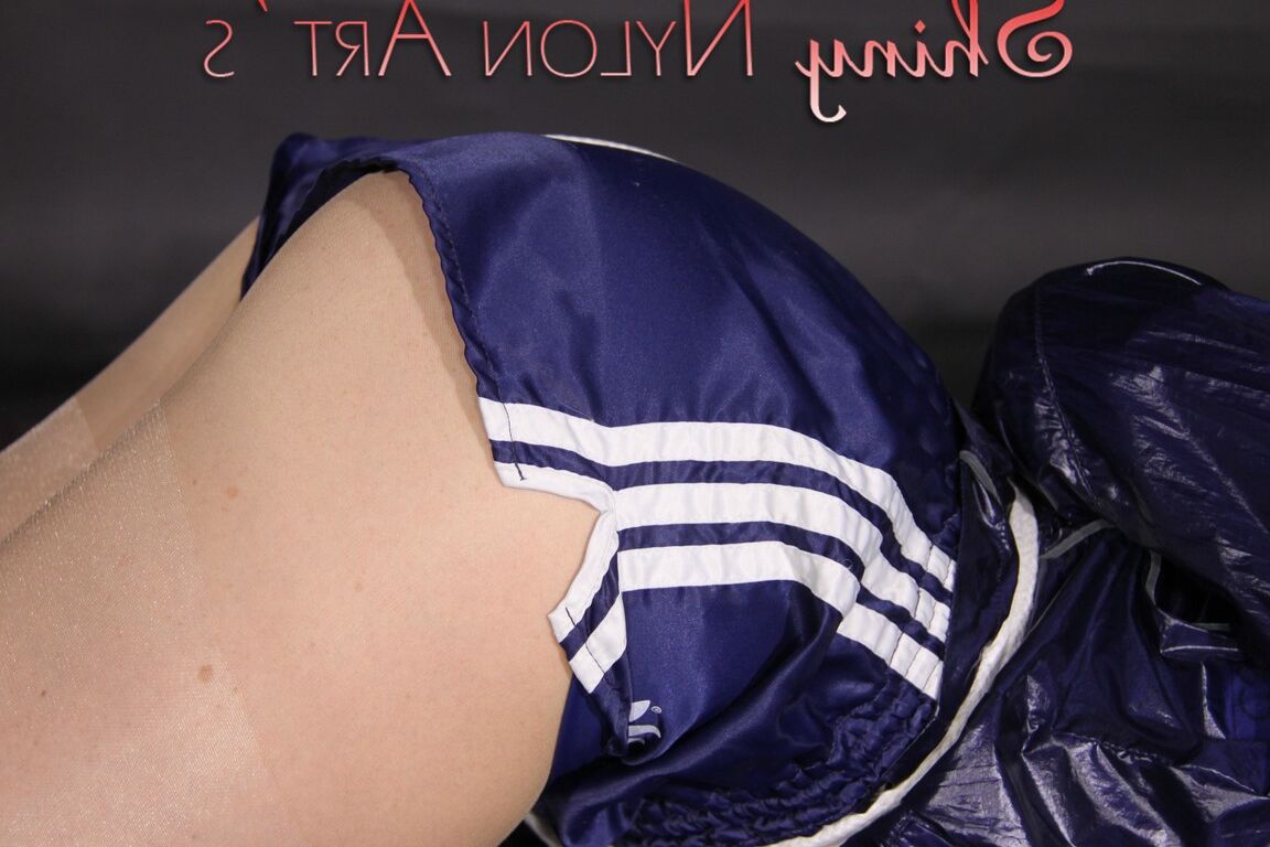 16P RONJA siendo atada y amordazada en un sofá con cuerdas y una mordaza de tela luciendo un sexy
