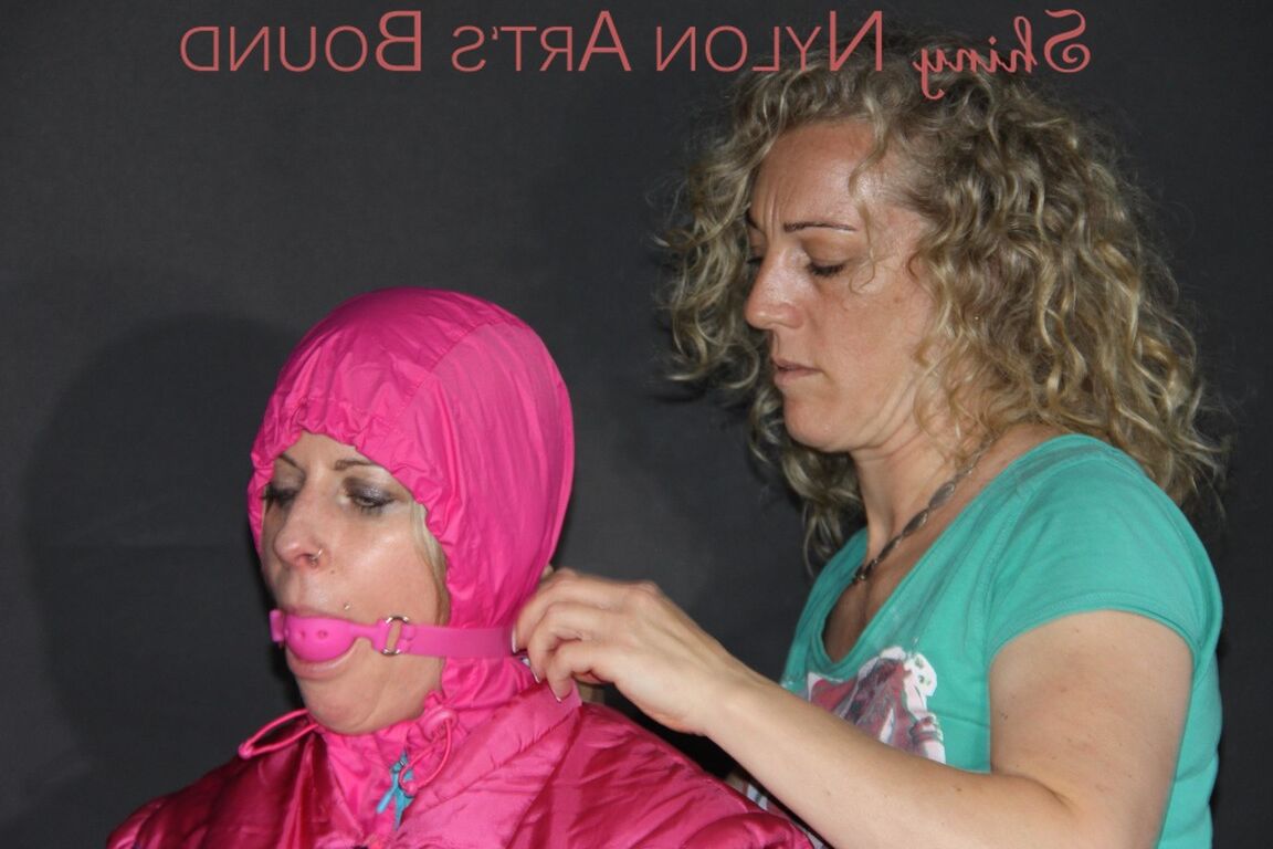16P Наблюдаю, как Пию связывают и затыкают рот скотчем и тканевым кляпом в парикмахерской