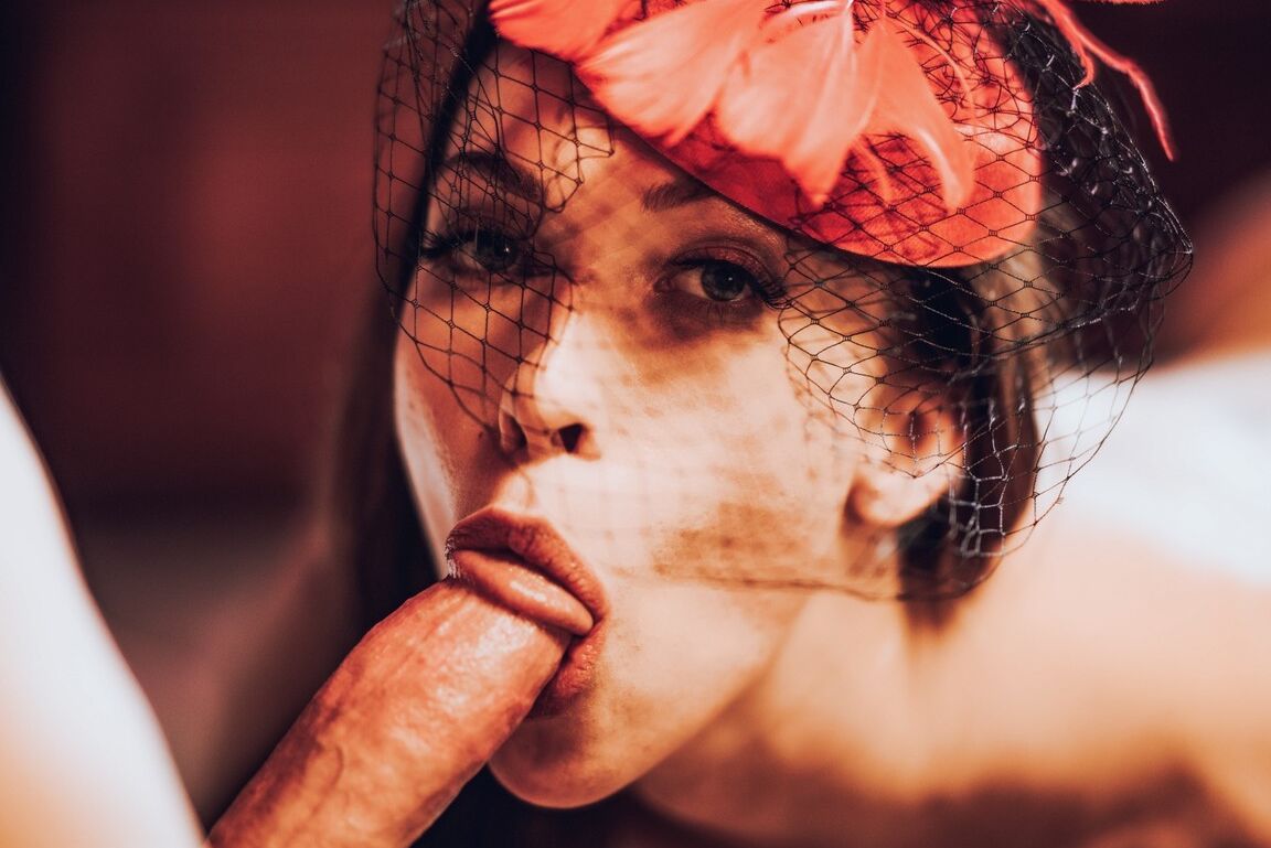 15P Classy female Diana Grace has sexual intercourse while sporting a veil