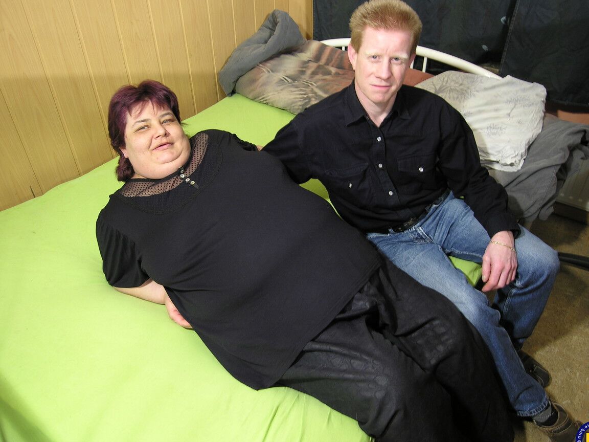 21P Amateur BBW Margreet le hace una mamada a un rubio flaco y disfruta del sexo a lo perrito