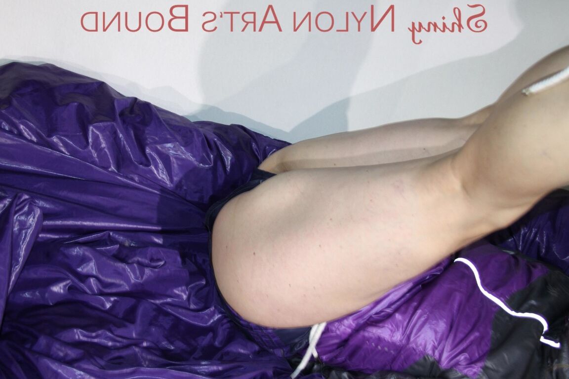 16P セクシーなソフィーがソファーに縛られて猿轡をされ、マッサージャーを着けて刺激されている