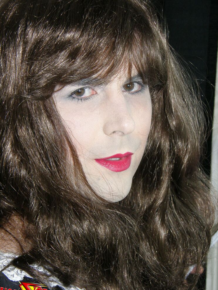 15P Criada travesti cachonda limpiando la casa de su amante y esperando algo