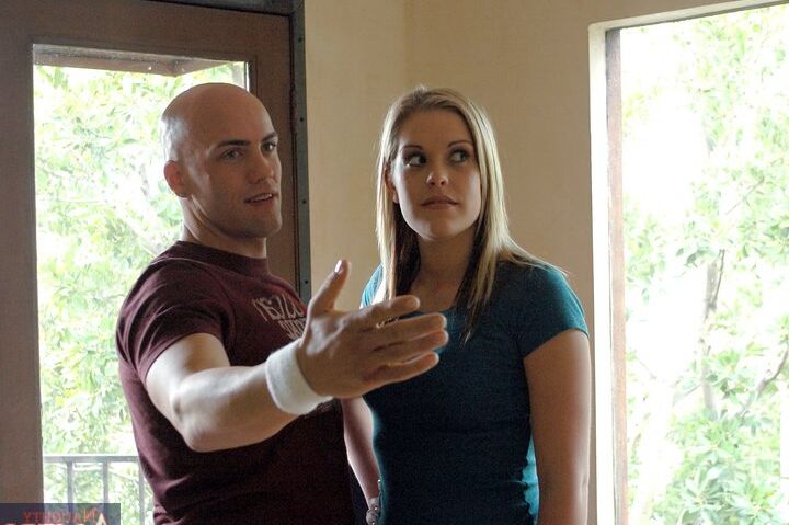16P A loira adolescente gostosa Mandy Fox gosta de foder um pau duro
