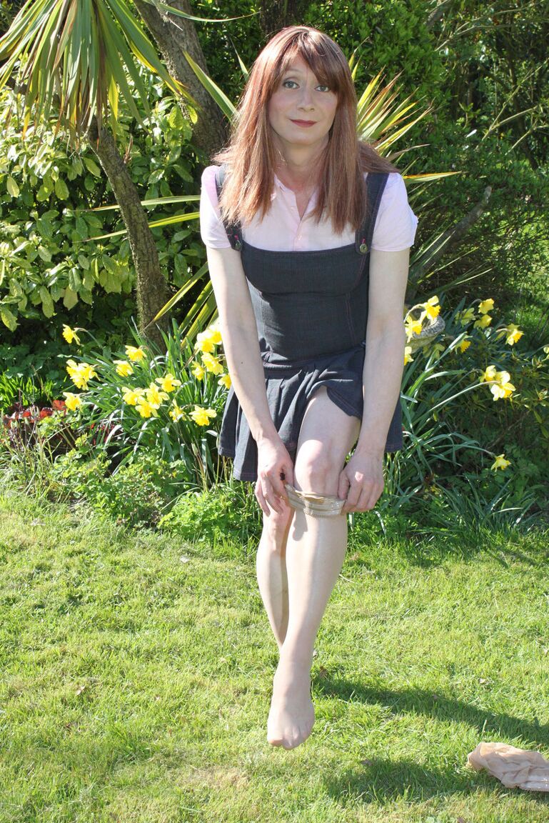 15P Lucimay takes a stroll outdoors that ends in a lengthy wank