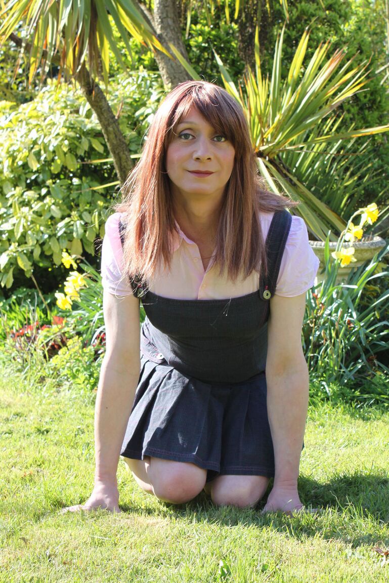 15P Lucimay takes a stroll outdoors that ends in a lengthy wank