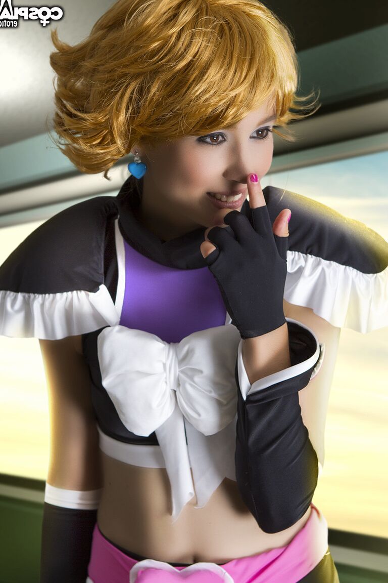 12P Modelos ruivos fofos fazem cosplay de roupas de uma forma tentadora