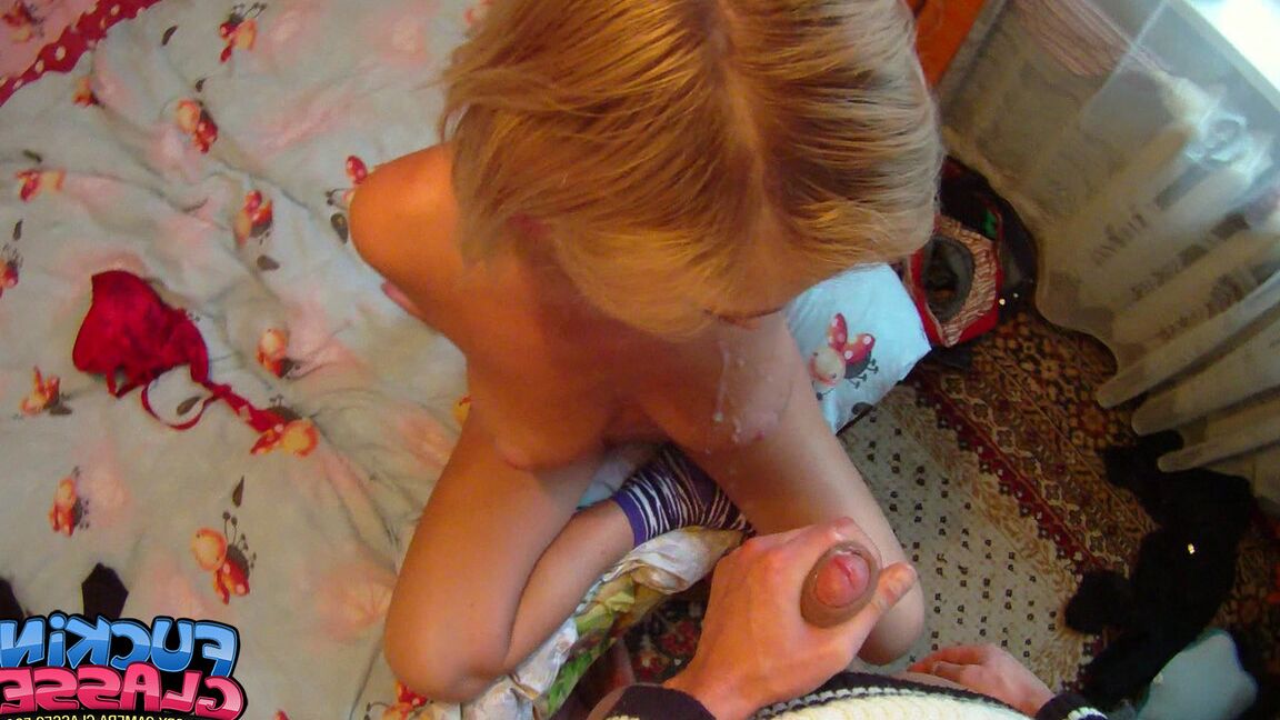 21P La cachonda adolescente rubia Shirley Harris disfruta de un ardiente sexo en POV con una gran polla