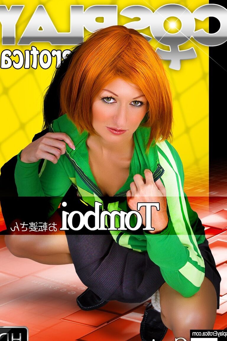 12P セクシーな赤毛モデルのコスプレ服を露出する前に