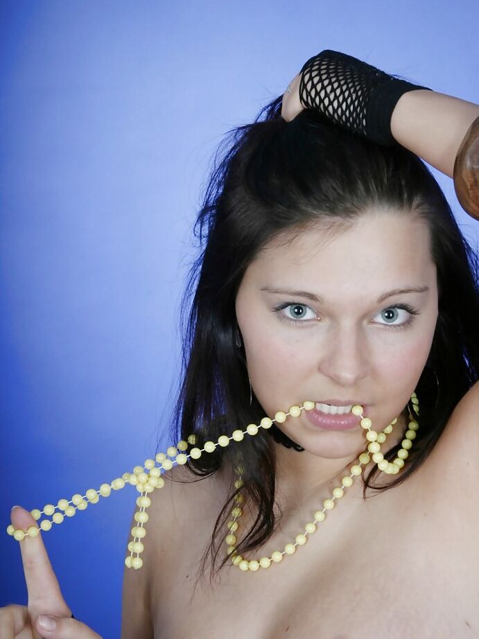 16P Seductive curvaceous brunette with petite ass stripping off her clothes