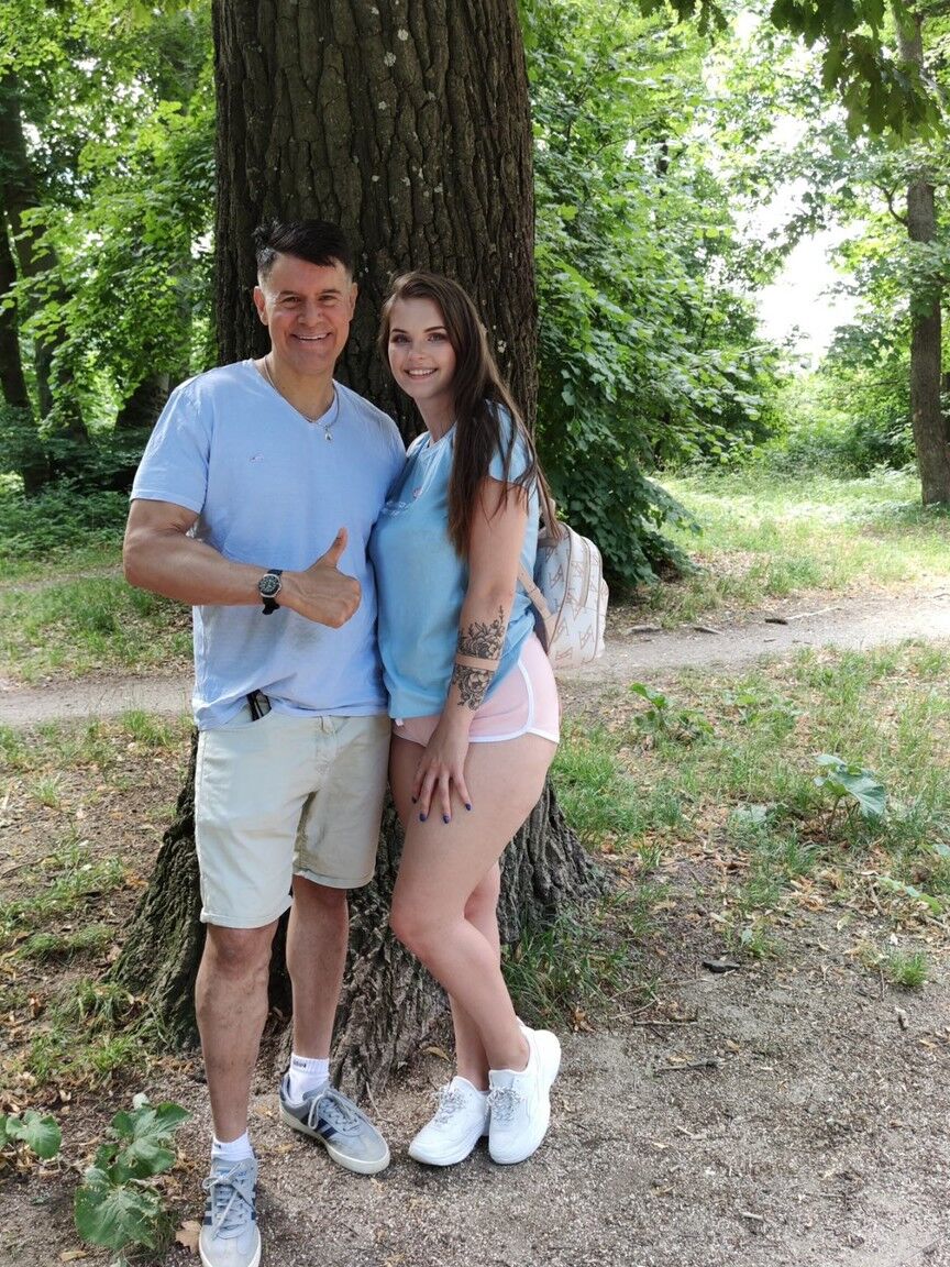 21P Virgin Taylee Wood masturba um pau com seus peitos suculentos e cavalga perfeitamente