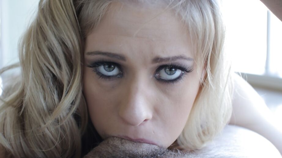 16P La joven rubia Allie James folla con su marido de polla larga