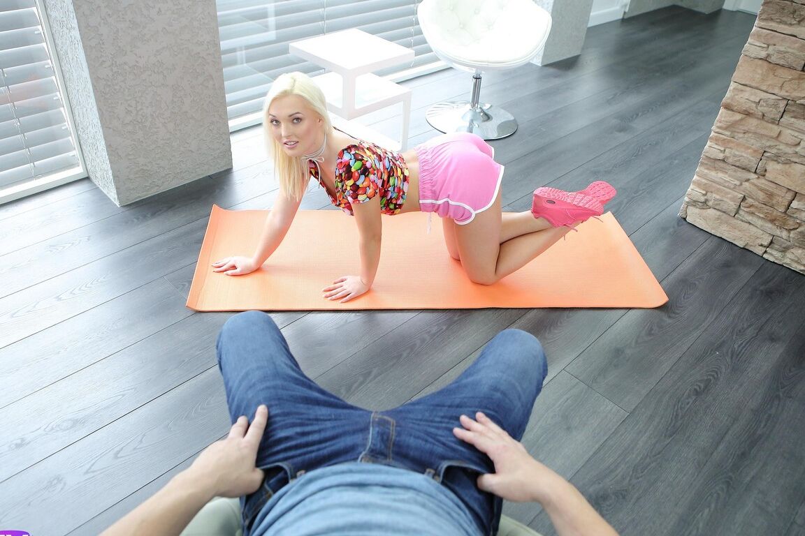 21P A adolescente loira Lovita Fate gosta de sexo POV hardcore