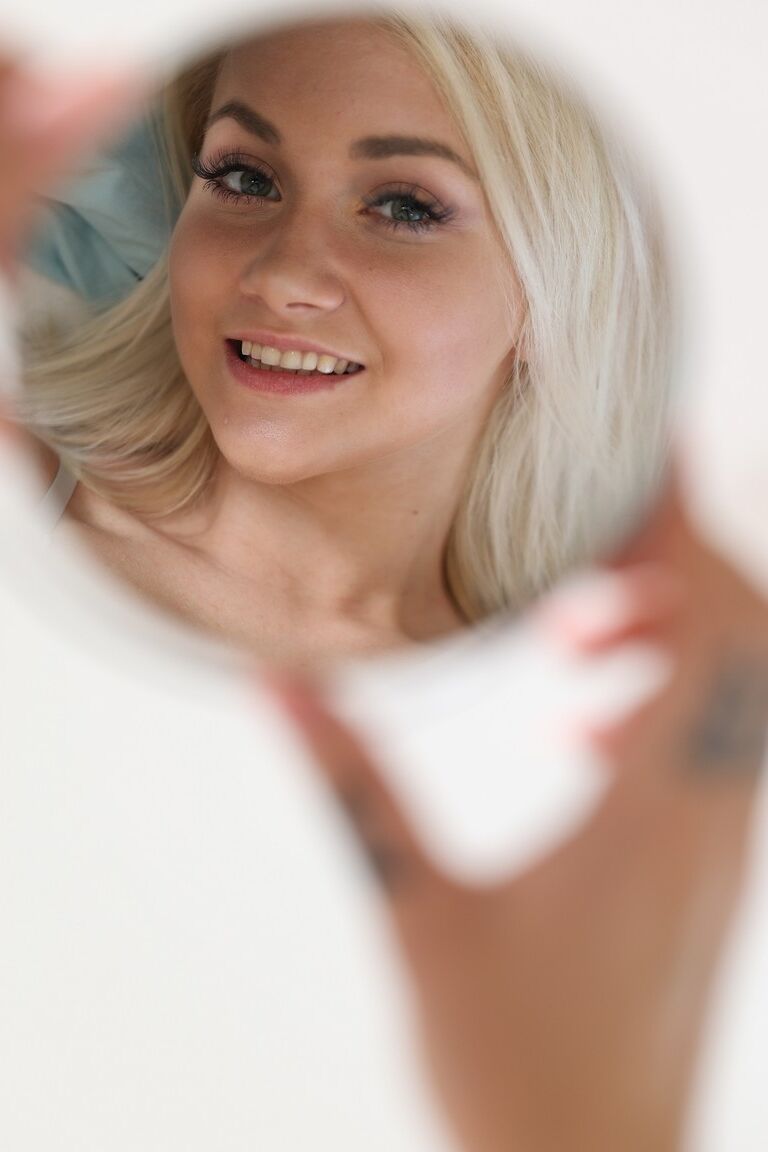 21P Czech teen Marilyn Sugar masturbating in front of her tiny mirror