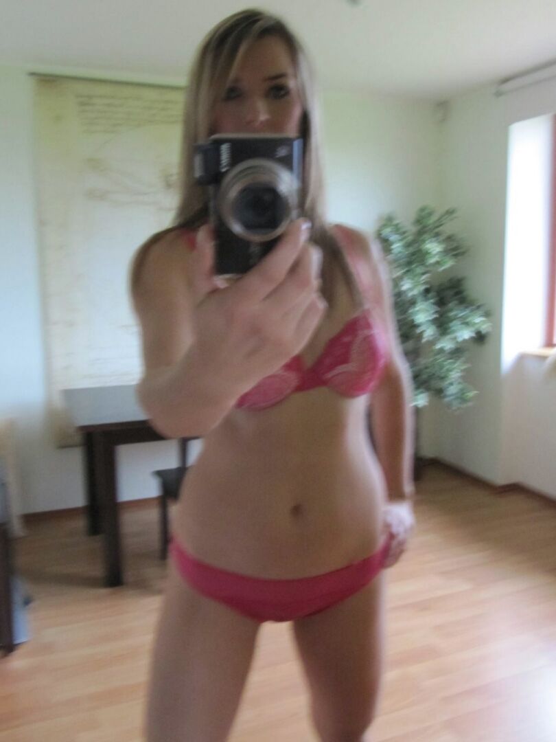 21P Amateur sweetie Leisha reveals her titties while posing in front of a mirror