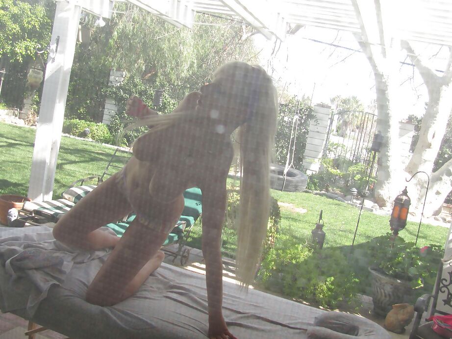 16P blonde européenne aux seins fantastiques Giselle Monet magnifiques scènes de massage