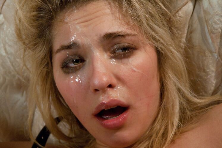 11P Garota loira gostosa amarrada dominada e sexo violento com o amigo do marido