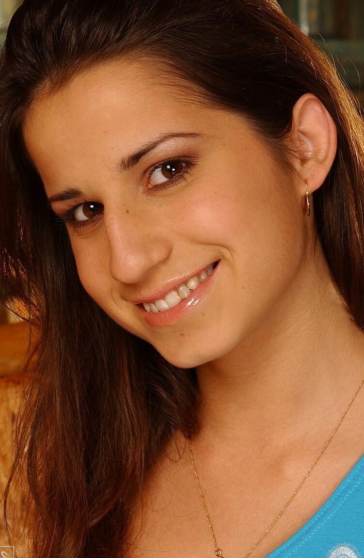 19P La dulce húngara Jessica Day es follada y facializada