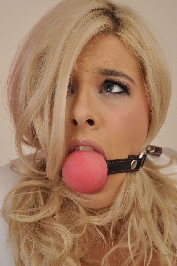 12P This blonde slut got more than she bargained for in the office