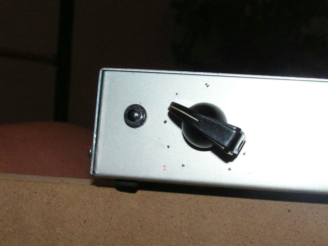 16P Nackte Blondine wird in der Knechtschaft mit Nadeln und Strom gefoltert