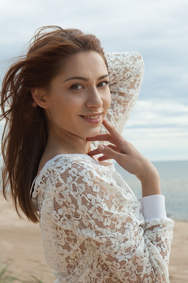 21P Belleza Erótica Lena Raz