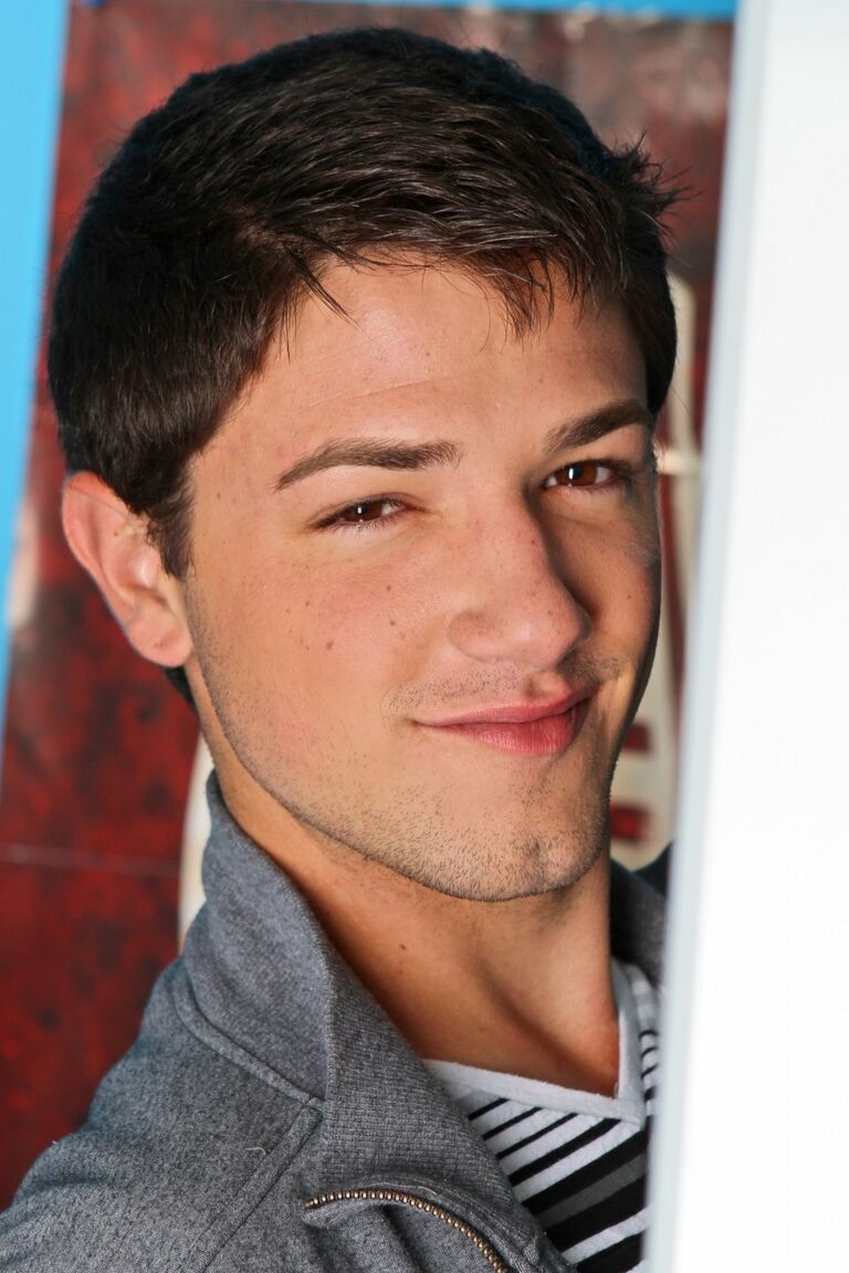 21P Stud Paul Poleman lame el culo de Jake Jonas antes de ser analizado
