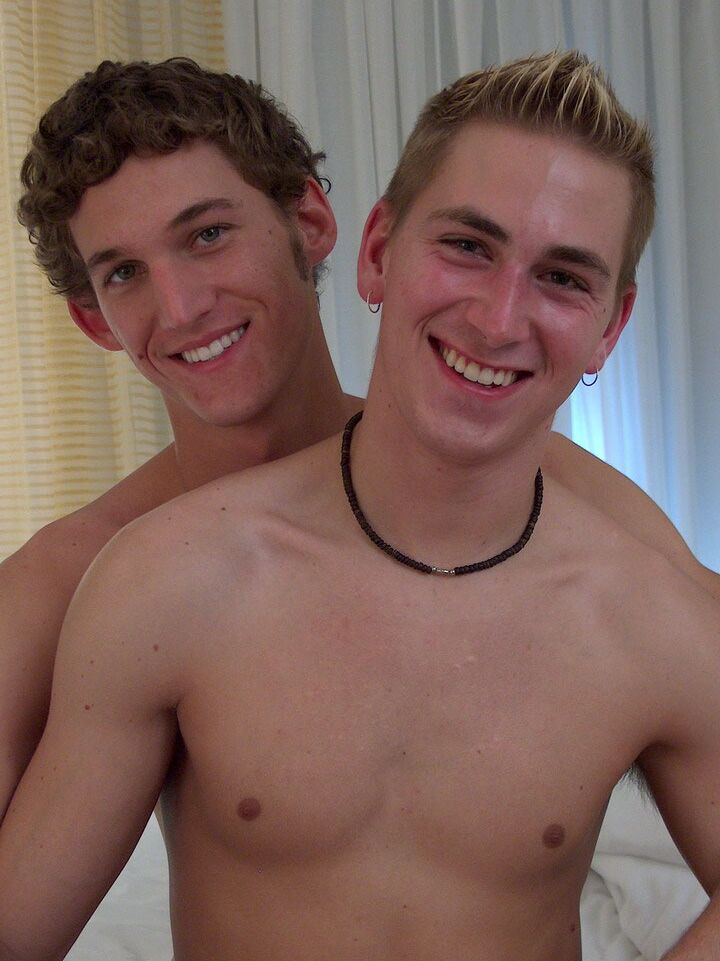 21P College roommates Wade & Thomas strip naked & tease with their delicious cocks