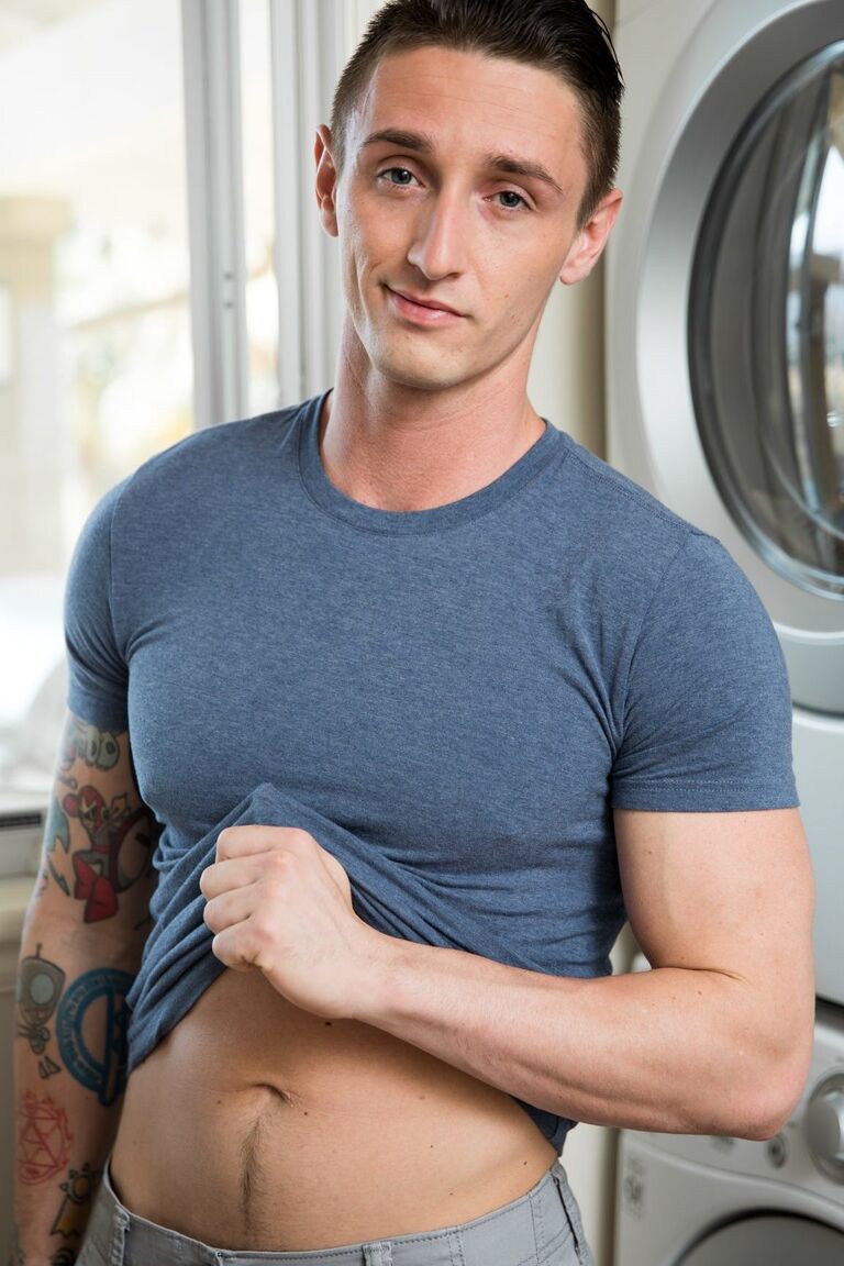 21P Wild hunks Lance Ford & Mason Williams screw each other's asses in the kitchen