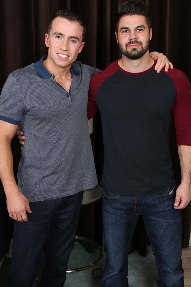 21P Homens gays excitados Sam e Cruz chupam o pau um do outro antes do sexo sem camisinha