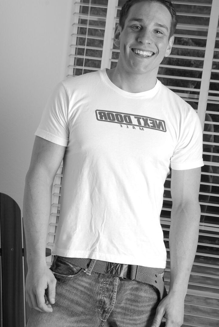 21P Amateur athletic gay Dylan McLovin shows his dong and jerks it off