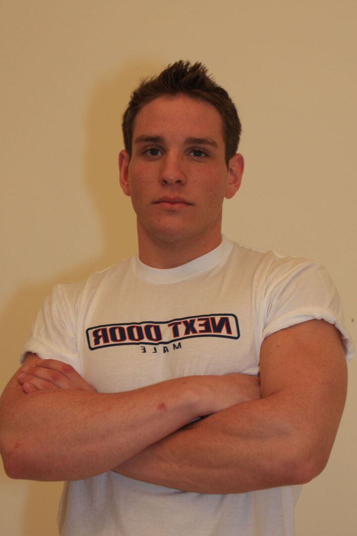 21P Amateur athletic gay Dylan McLovin shows his dong and jerks it off