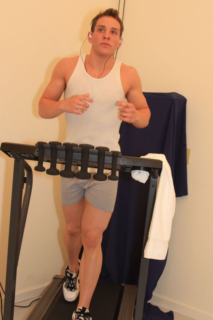 21P Amateur athletic gay Dylan McLovin shows his dong and jerks it off