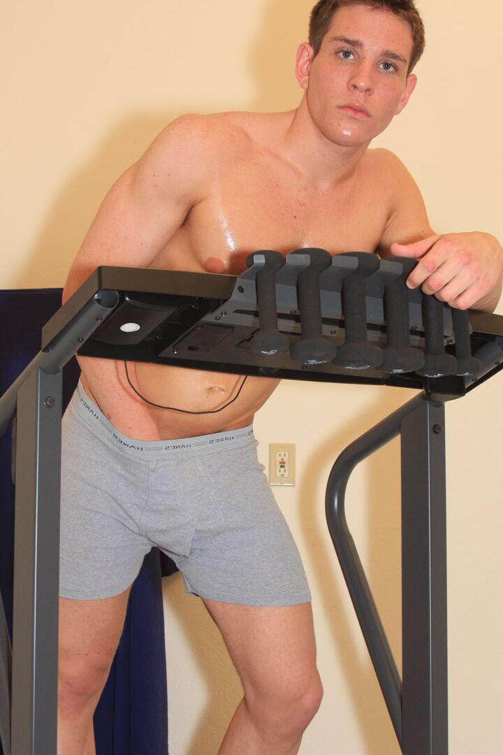 21P Amateur athletic gay Dylan McLovin shows his dong and jerks it off